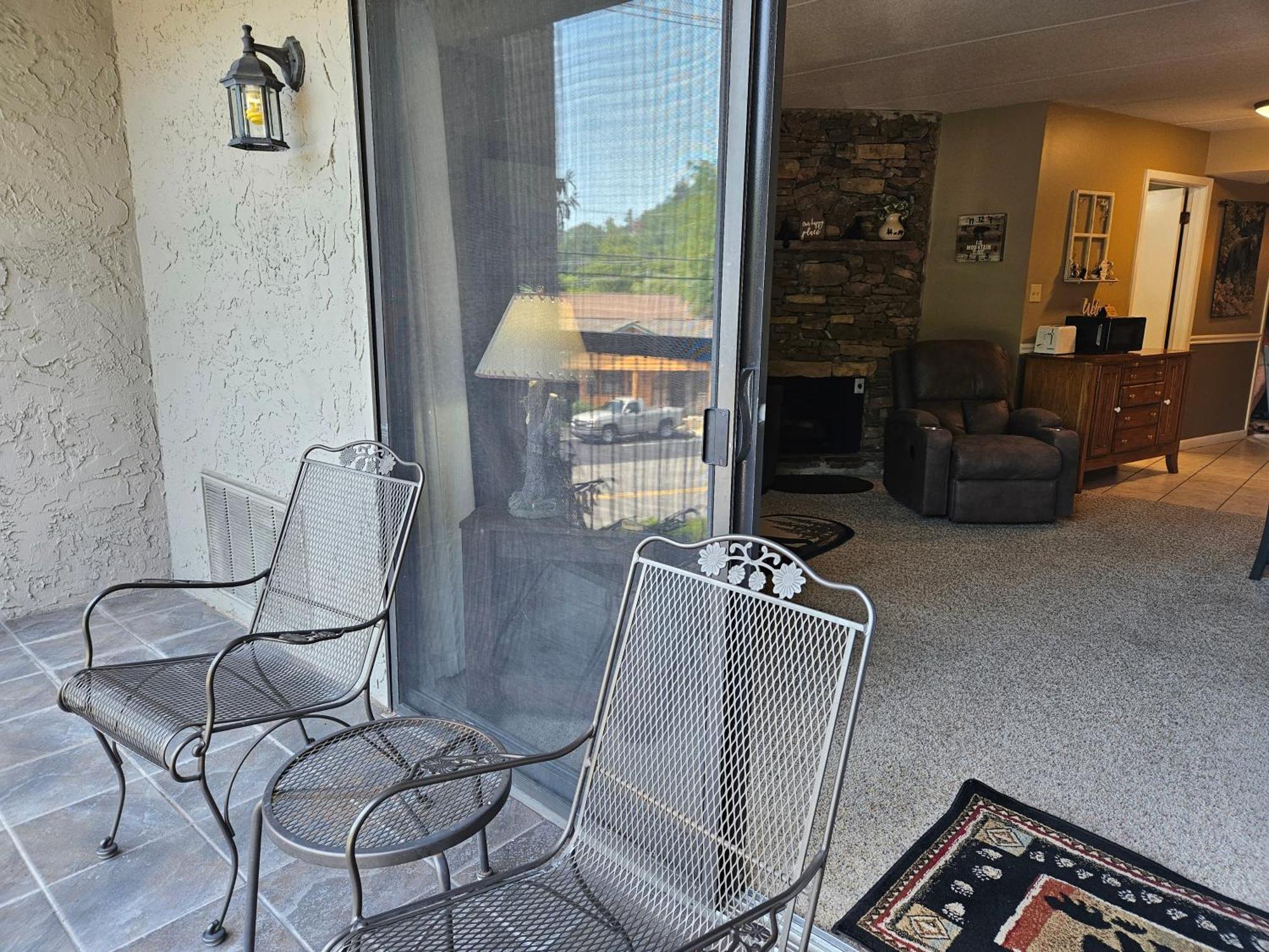 Apartment 202 Olde Place *